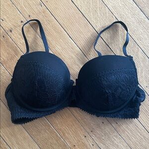 Beautiful Tahari black lace bra - Size 36 B